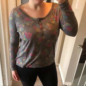 ⭐️ 4/$10 Comfy floral billabong top